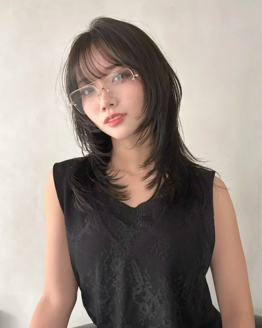 ミディアム レイヤーカット カット ヘアカラー トリートメント 表参道レイヤーカット 髪質改善山岸季生のヘアスタイル