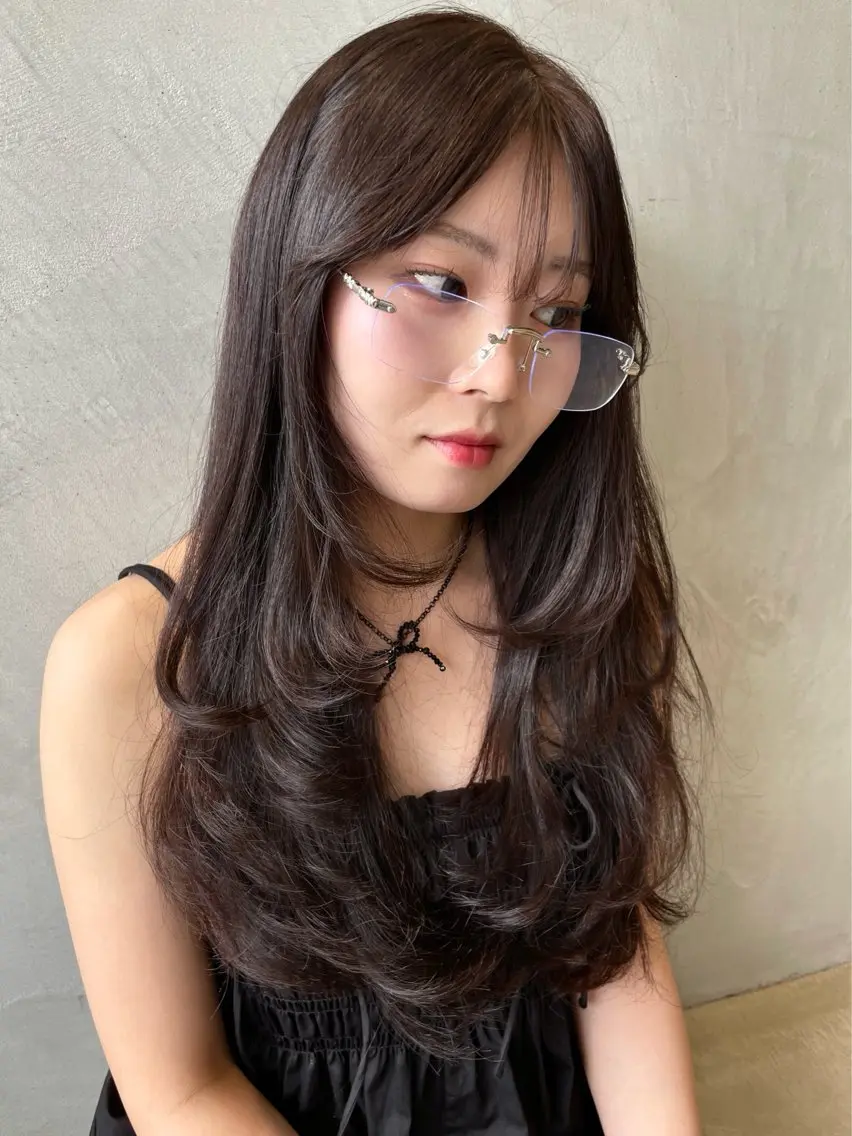 ロング カラー カット ヘアカラー 林 千聖のヘアスタイル