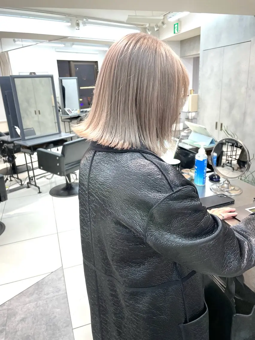 ショート カラー ヘアアレンジ ボブ/透明感ベージュ 🫧クルミ🌟のヘアスタイル