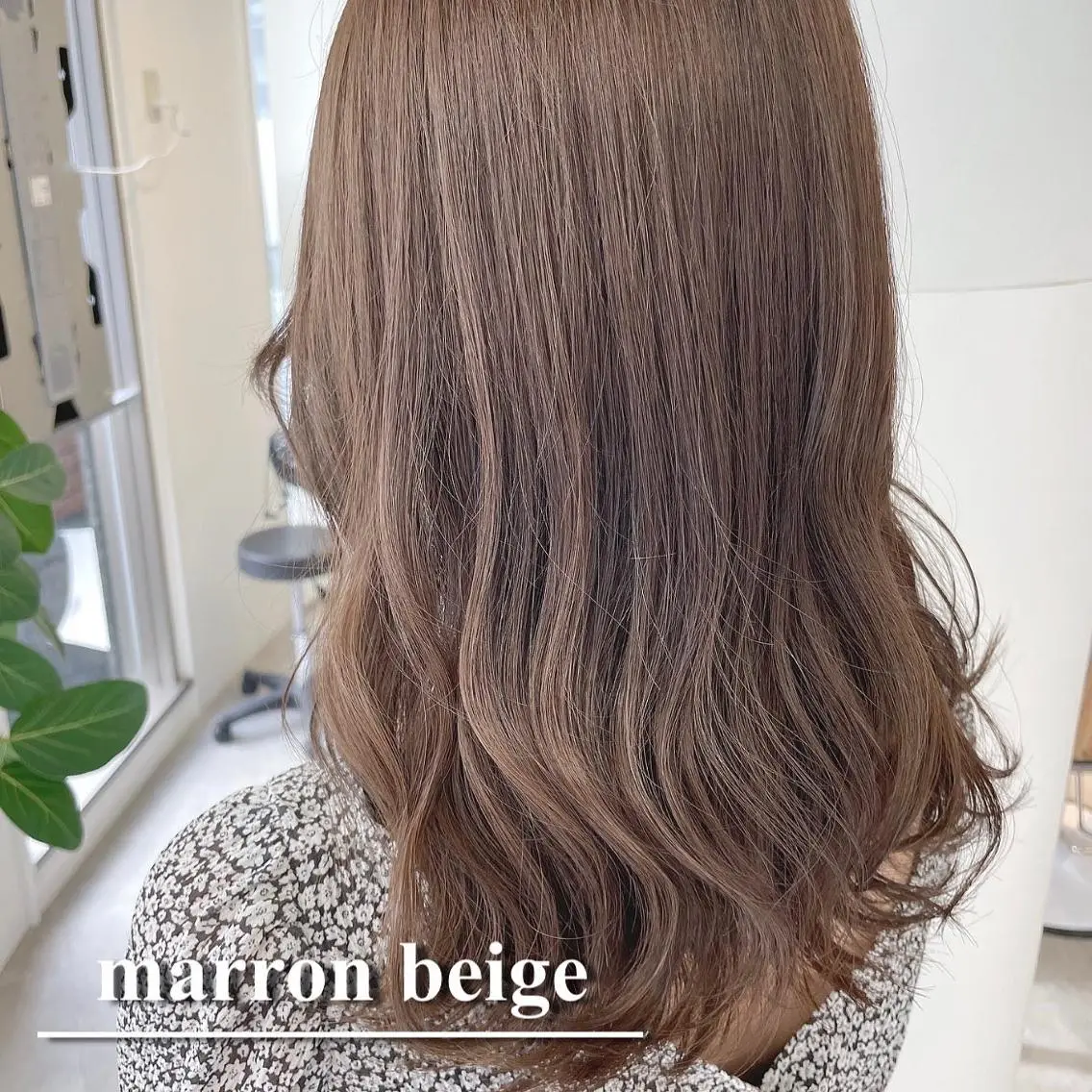 ミディアム カラー ヘアアレンジ ベージュカラー ブリーチ 透明感カラー ミルクティーベージュ モカベージュ カット ヘアカラー 透明感カラー/ レイヤー　YUKAのヘアスタイル