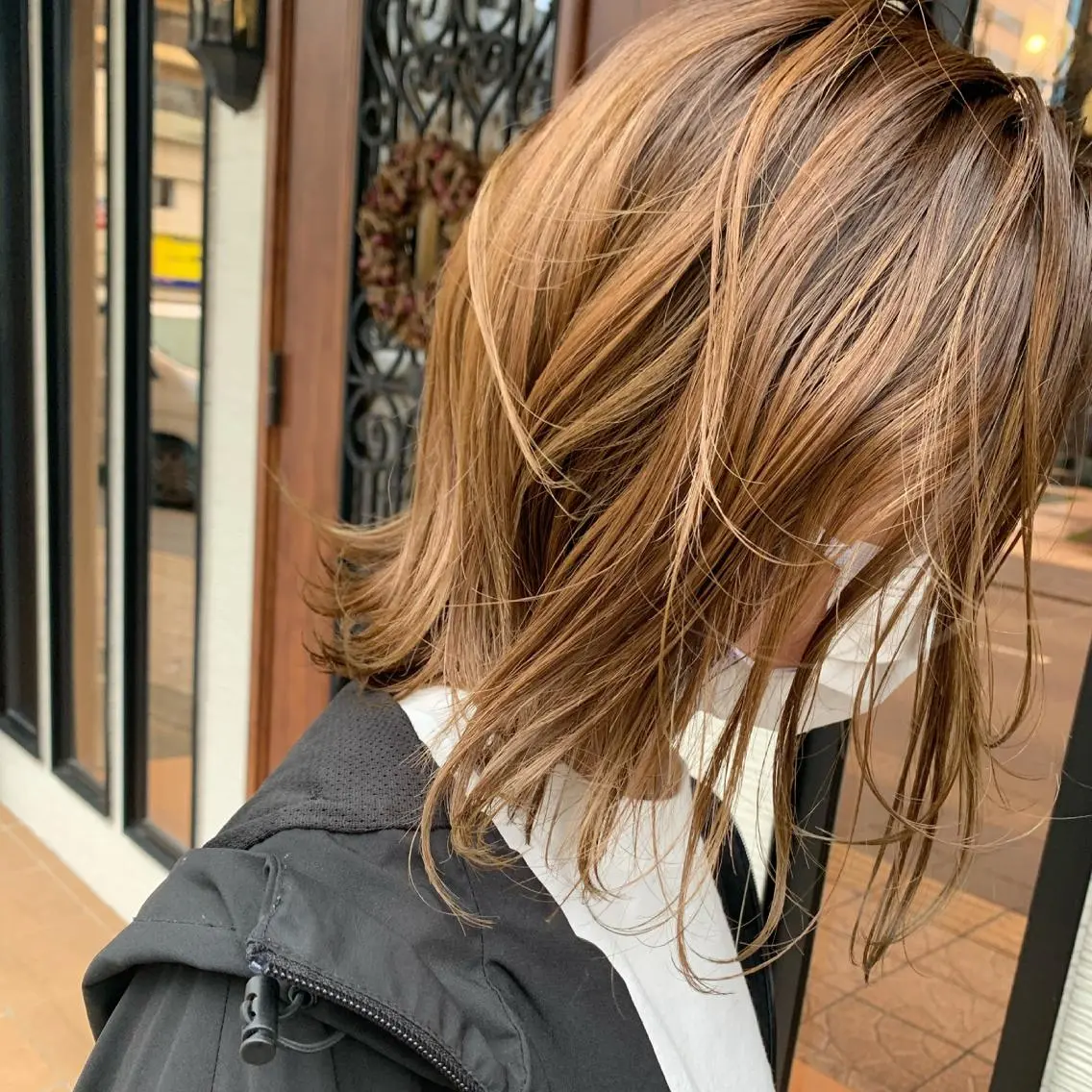 ミディアム カラー ベージュカラー ハイライトカラー ラテベージュ ハイライト yoshi （髙橋）のヘアスタイル