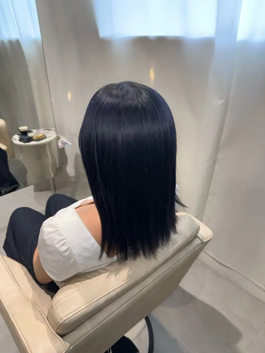 カラー ハイトーンカラー ネイビーカラー 細木 百々のヘアスタイル