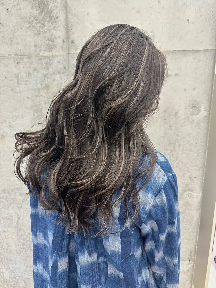 ロング カラー ブリーチ ハイライトカラー ハイライト トリートメント 森本 笑のヘアスタイル