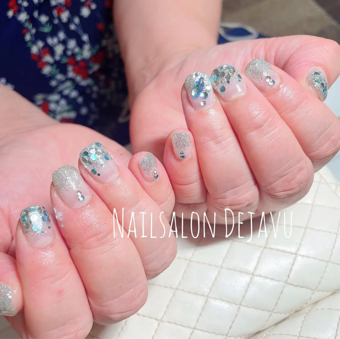 ネイル アートネイル グラデーション キラキラネイル ラメ(グリッター) ラメグラデーション ハンドネイル Nail salon Dejavu 🌿のネイルデザイン