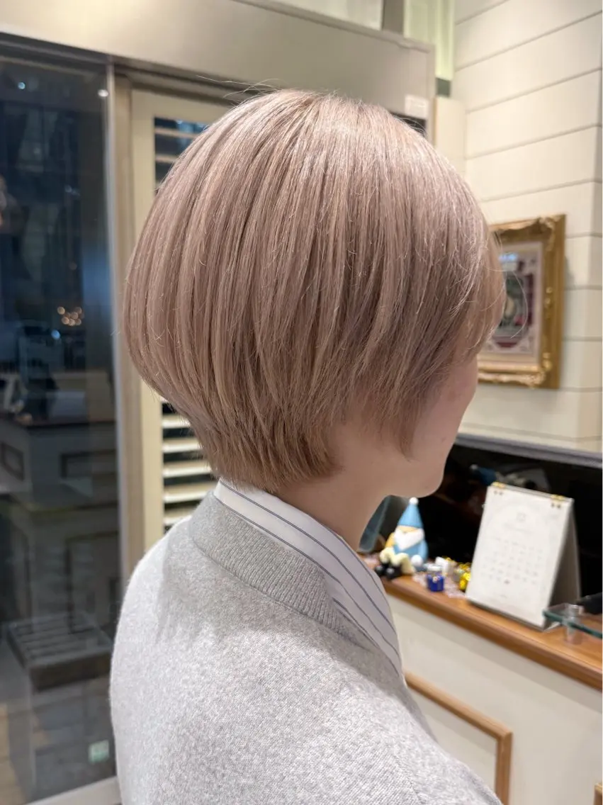 カラー ブリーチ ブロンド ヘアカラー トリートメント CHIHIRO🧸 ピンクベージュ🩰のヘアスタイル