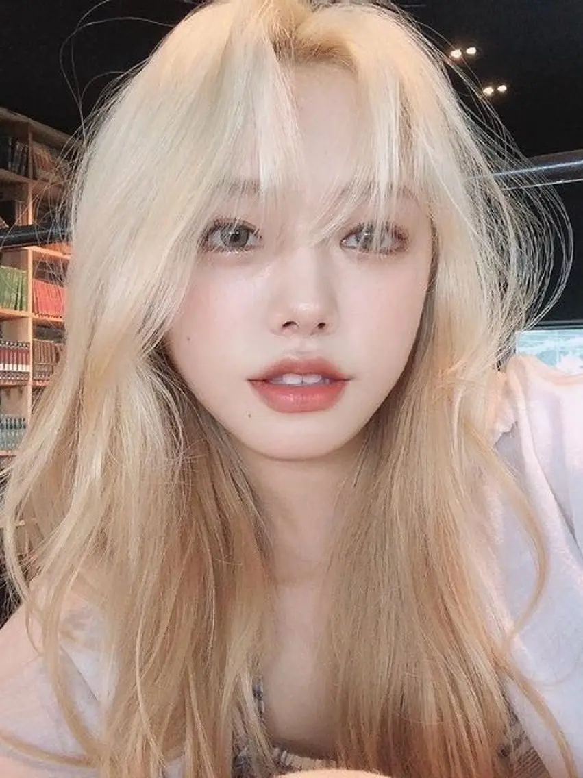 ロング カラー ヘアカラー ブリーチカラー 🩵MIZUKIのヘアスタイル