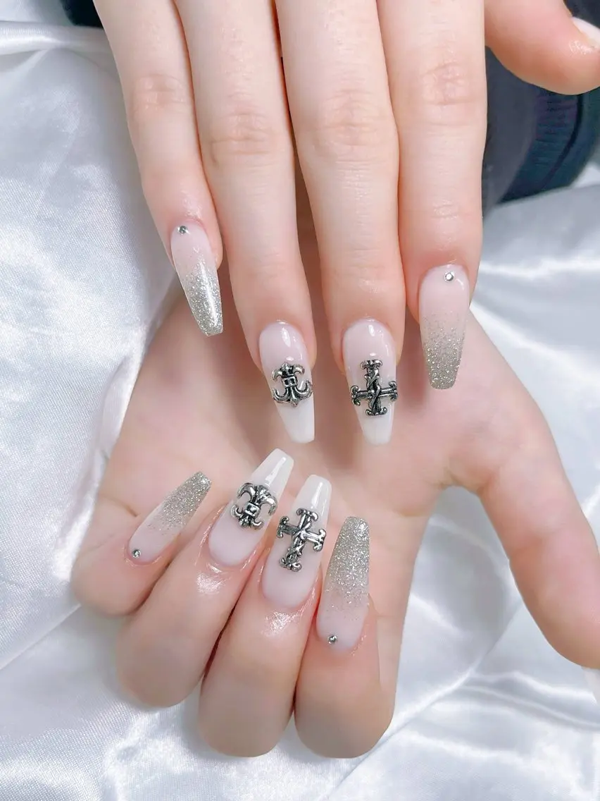 ネイル 成人式 フラッシュネイル フレンチネイル ジェルネイル グラデーション ハンドネイル 😍Yumi❤️ 💅Nail💅のネイルデザイン