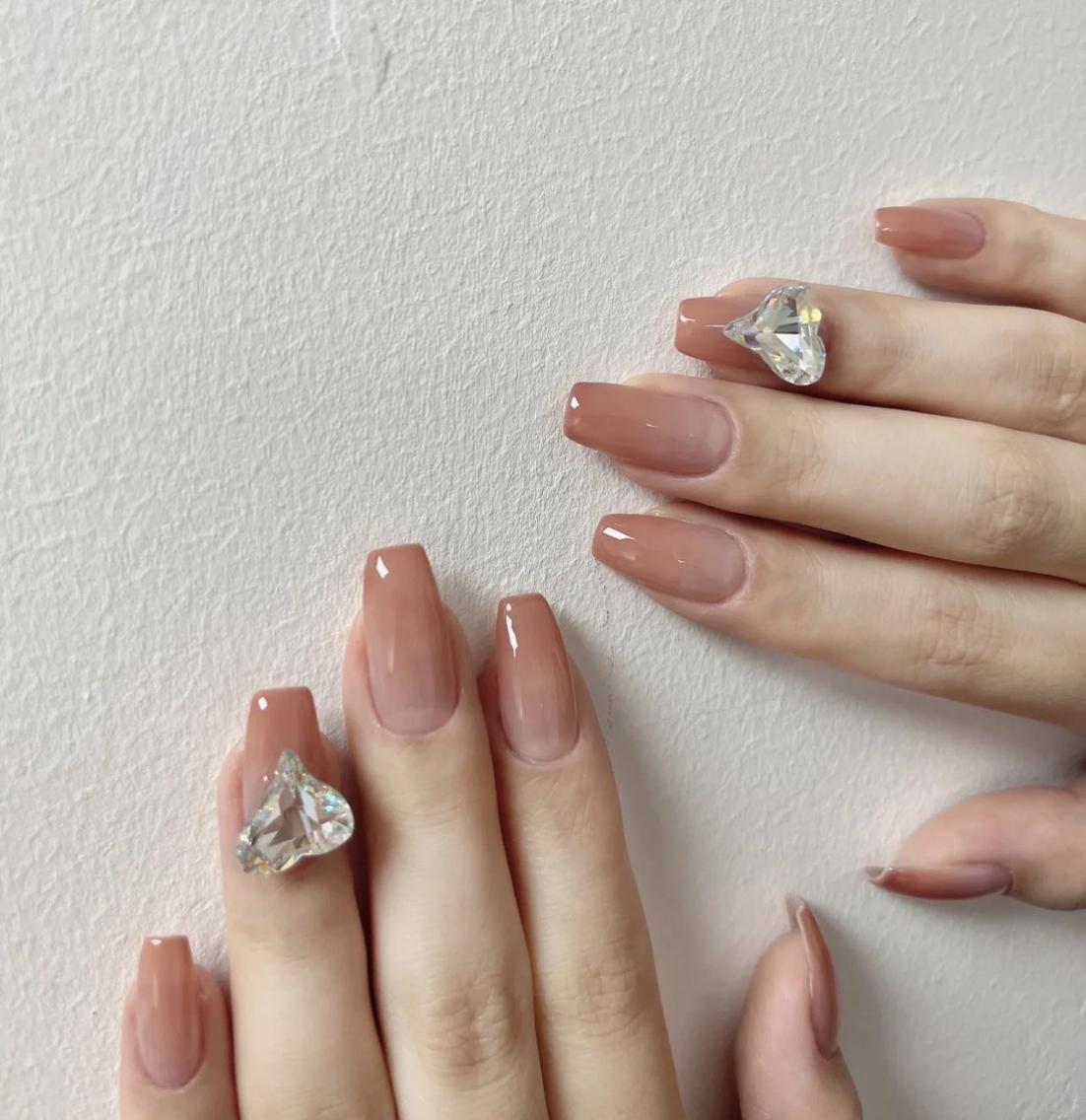 ネイル 長さ出し ネイルチップ Queens テイのネイルデザイン