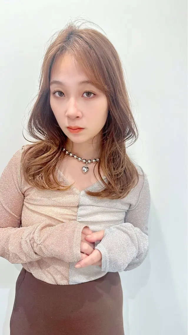 セミロング カラー カット ヘアカラー 小顔レイヤー/ ベージュ🤍Rieのヘアスタイル