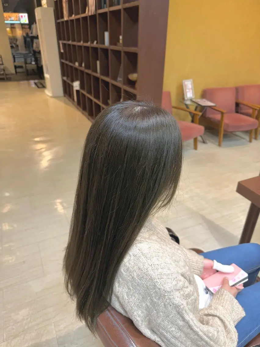 ロング カラー 透明感カラー オリーブカラー 岸田 奈々/ 艶髪/トレンドカラーのヘアスタイル