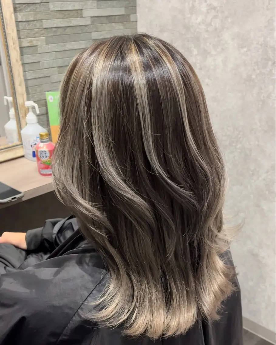 セミロング ハイレイヤー レイヤーカット カット ヘアカラー 西林麗雄6月 空きあります！のヘアスタイル