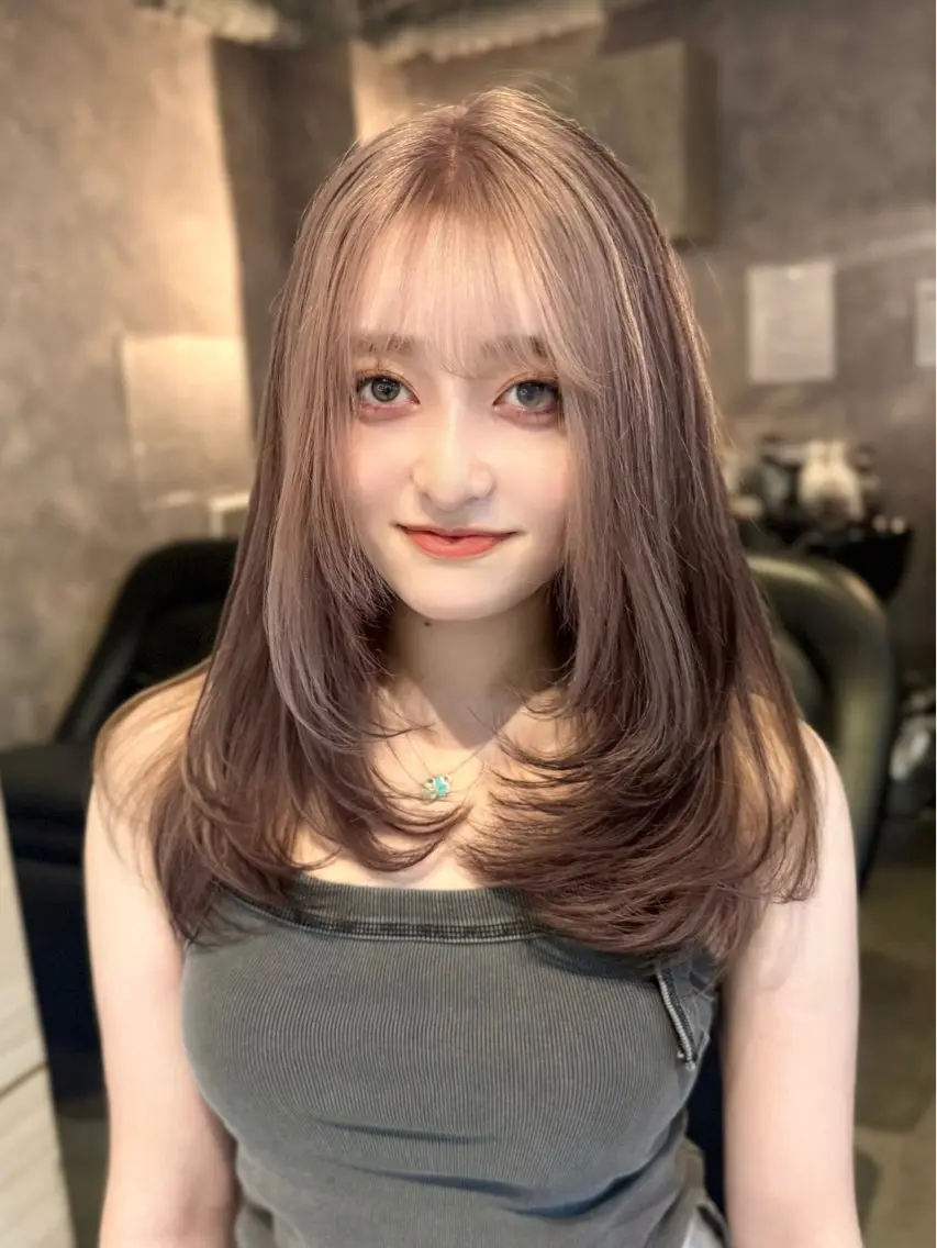 ミディアム カラー ヘアアレンジ ヘアカラー トリートメント 🌱巴結生🌿グレー ジュ☁️ミルクティーのヘアスタイル
