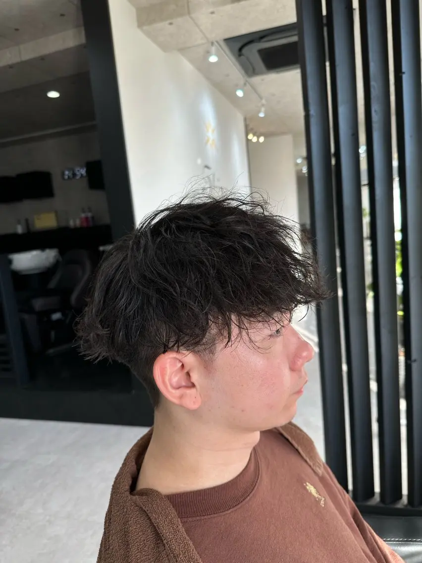 ショート パーマ メンズ メンズパーマ 波巻きパーマ スパイラルパーマ ユウ🪄 パーマ指名No1のヘアスタイル