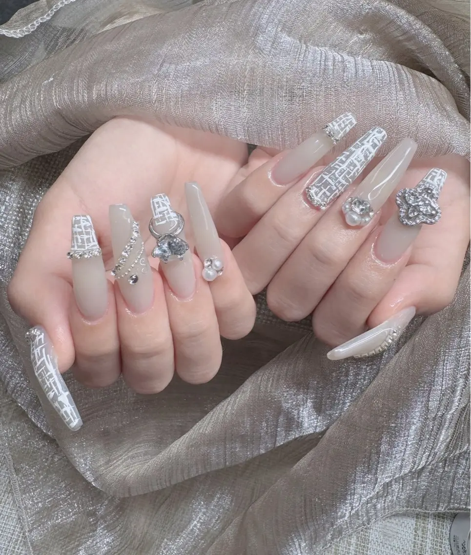 ネイル フレンチネイル ジェルネイル ハロウィン キラキラネイル 韓国ネイル H.baby Nail Salonのネイルデザイン