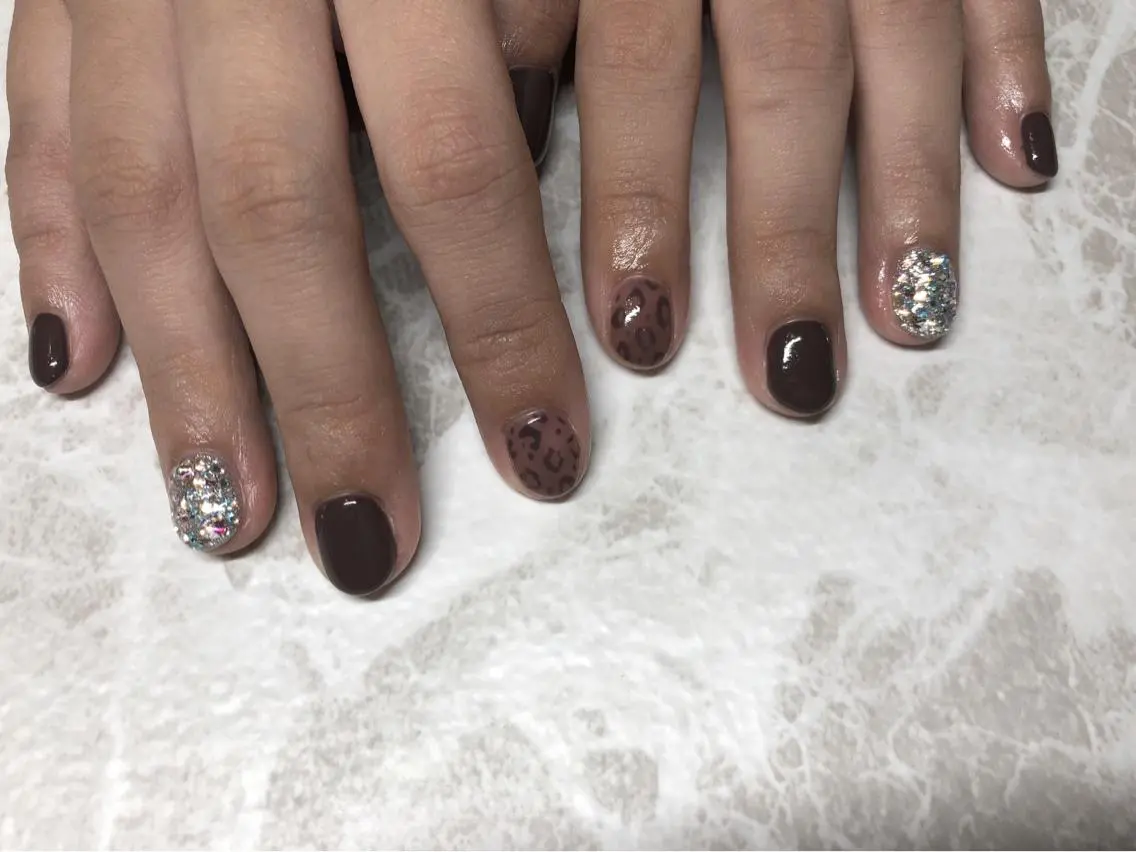 ネイル 持ち込み ストーンネイル パラあり！フィルイン 美フォルムのネイルデザイン