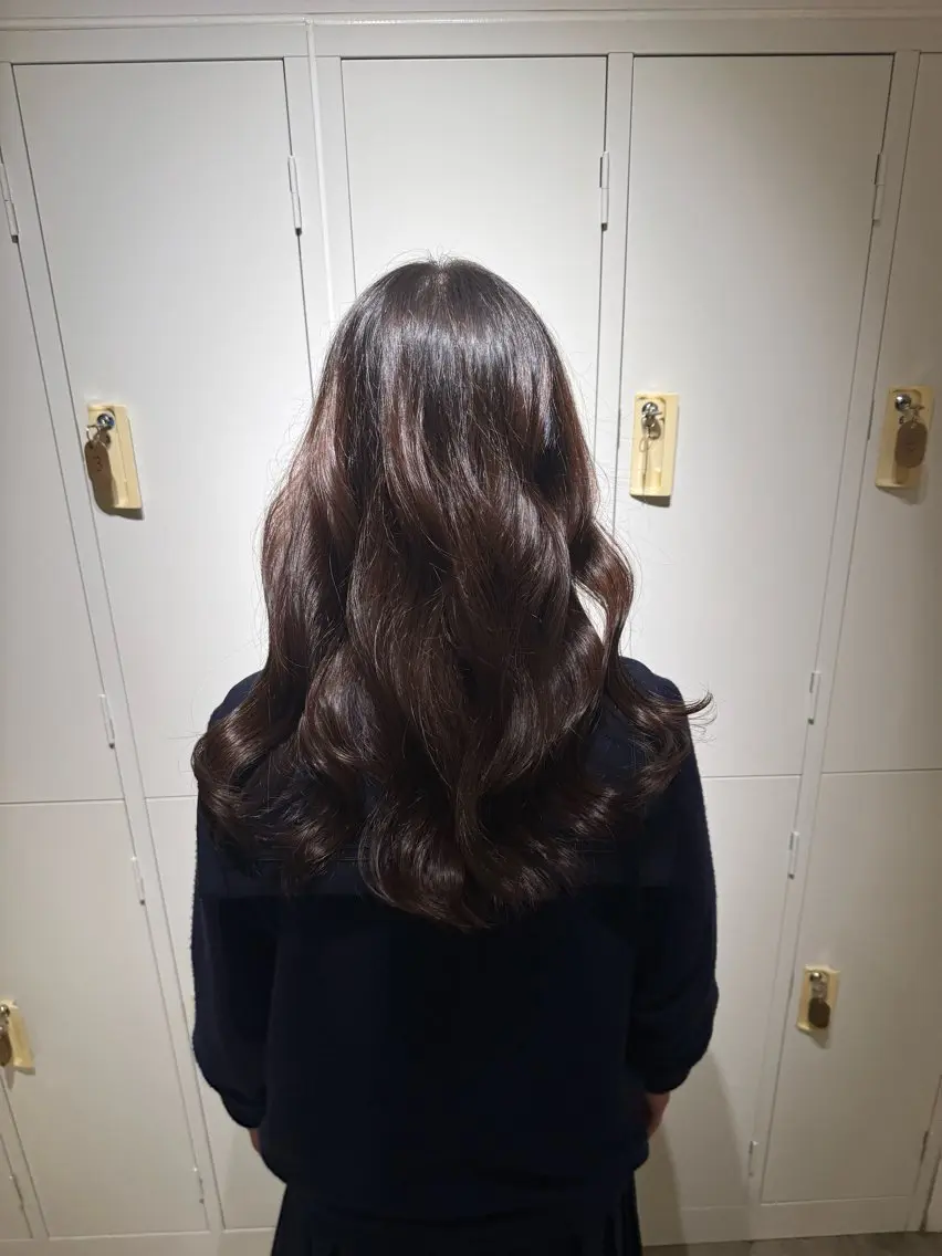 セミロング 山根 里緒のヘアスタイル