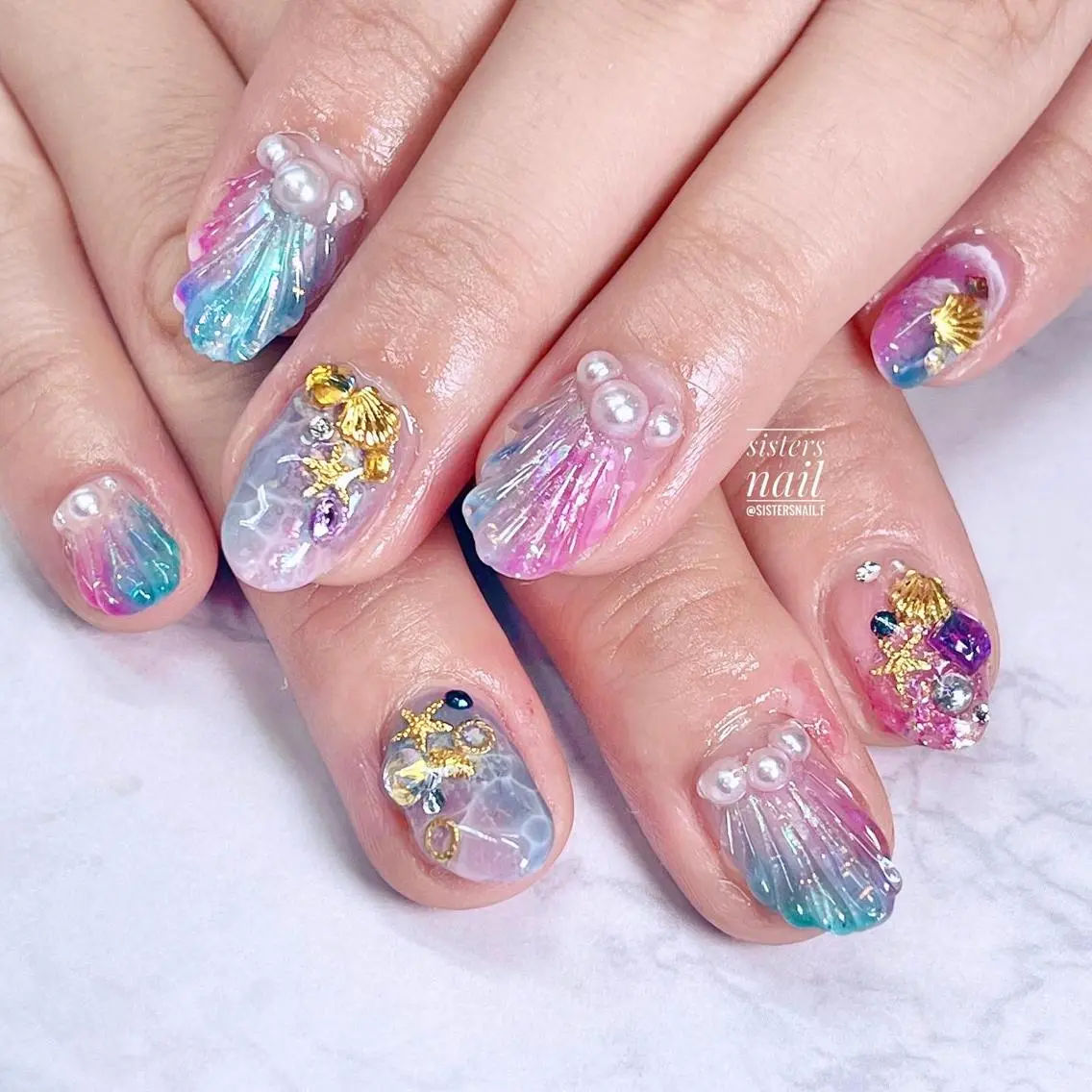 ネイル アートネイル オーロラネイル ブルー グラデーション キラキラネイル sisters nail.fのネイルデザイン