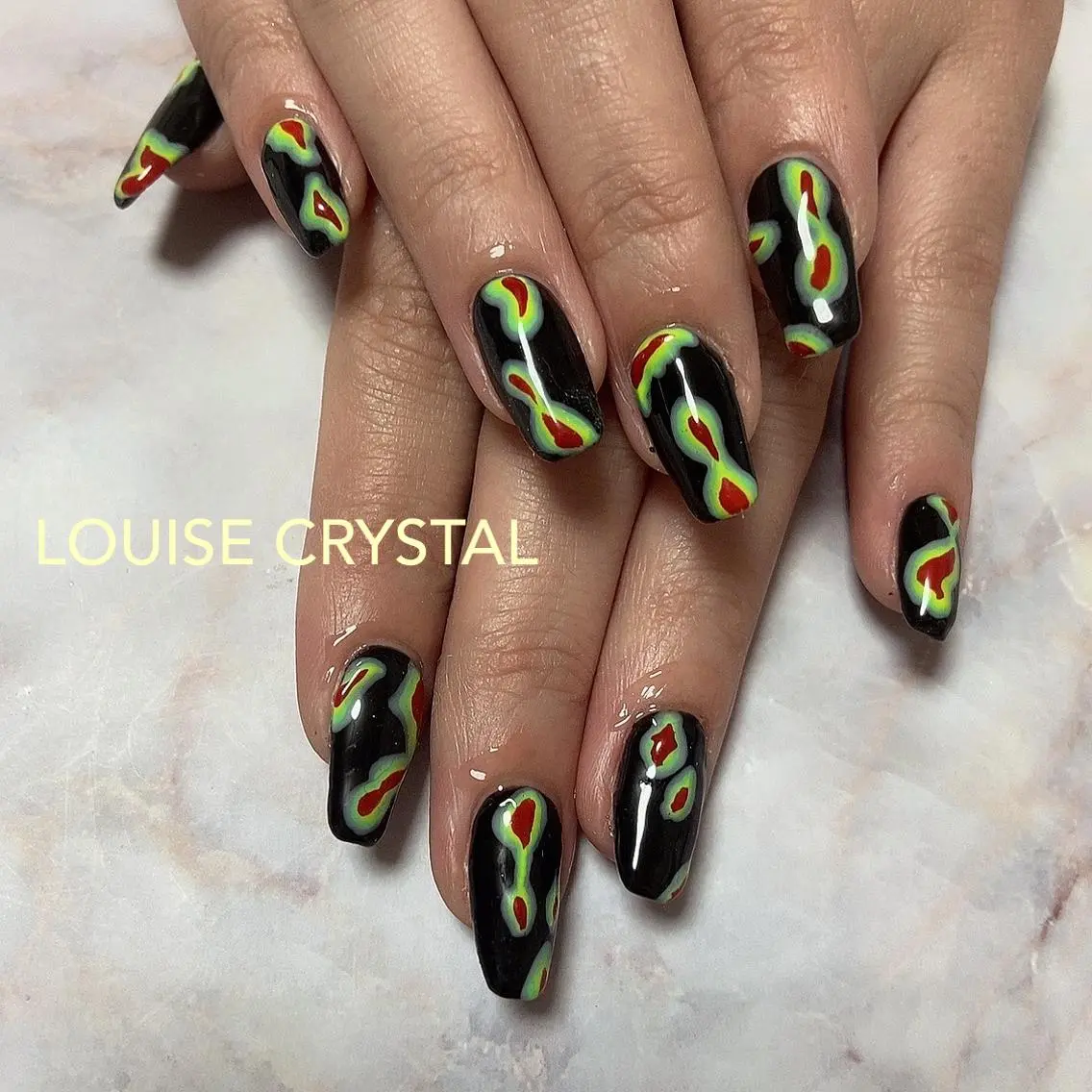 ネイル ハンドネイル LOUISE CRYSTALのネイルデザイン