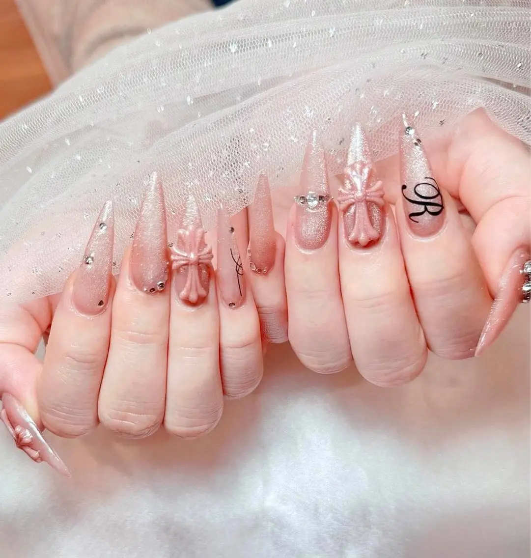ネイル アートネイル ジェルネイル 韓国ネイル ニュアンスネイル ワンカラーネイル ハンドネイル Queen Nail Salonのネイルデザイン