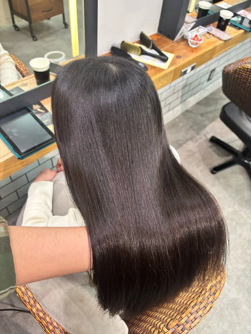 ロング 縮毛矯正 似合う赤み消しカラー ＊こうき［恵比寿］のヘアスタイル