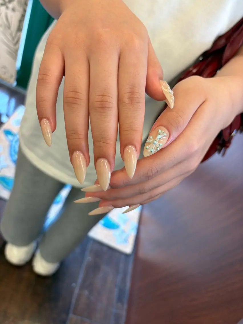 ネイル ハンドネイル AMI 美フォルムネイルのネイルデザイン