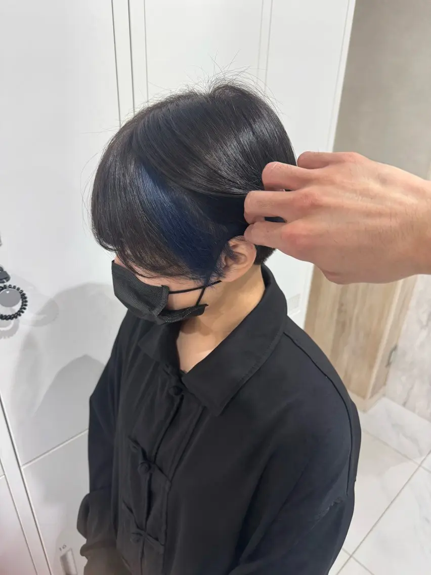 ショート カラー ブルーカラー イヤリングカラー インナーカラー グランデュール焼津 SEIRYU🐉のヘアスタイル