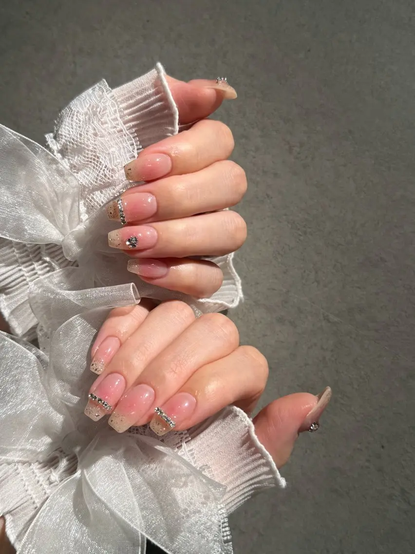 ネイル I-nailロング /ワンホン/キラキラのネイルデザイン