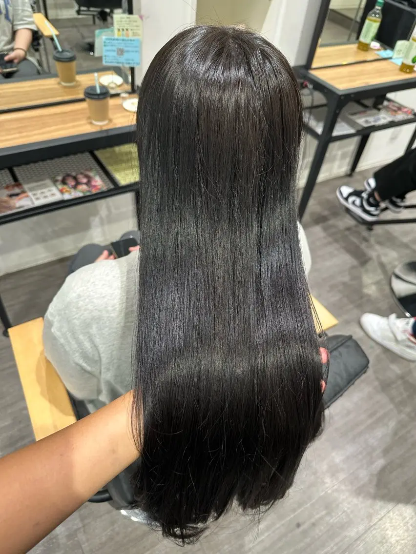 ロング カラー 黒髪 ブルーカラー ブルーブラック ヘアカラー cocotte🫧 kotomiのヘアスタイル