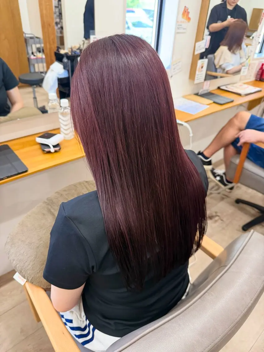 ロング パープルカラー ヘアカラー ちほ/顔周りレイヤー /ベージュカラーのヘアスタイル