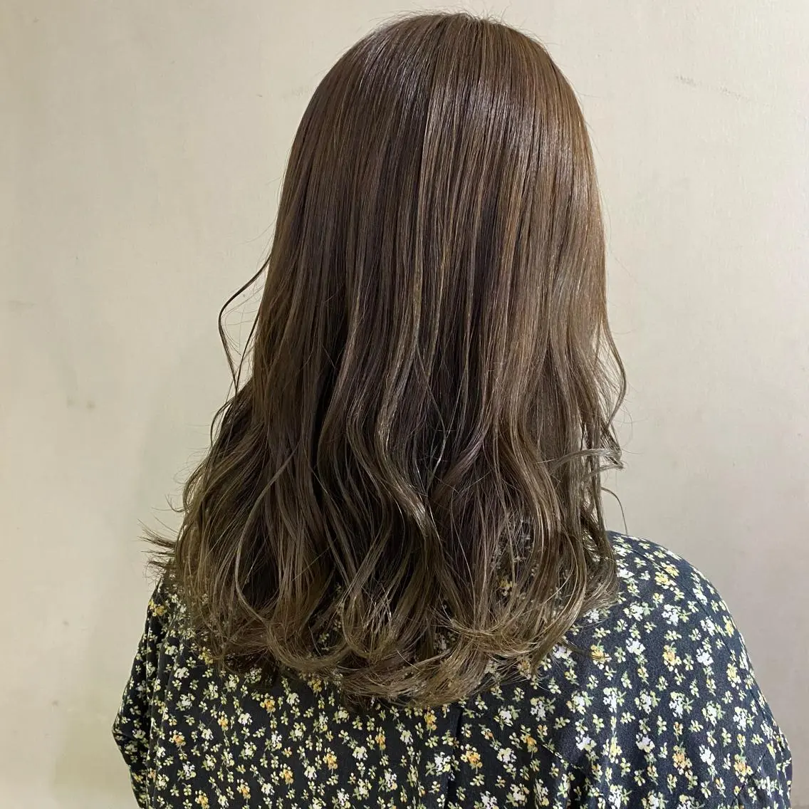 ミディアム カラー ベージュカラー 清村 和音のヘアスタイル