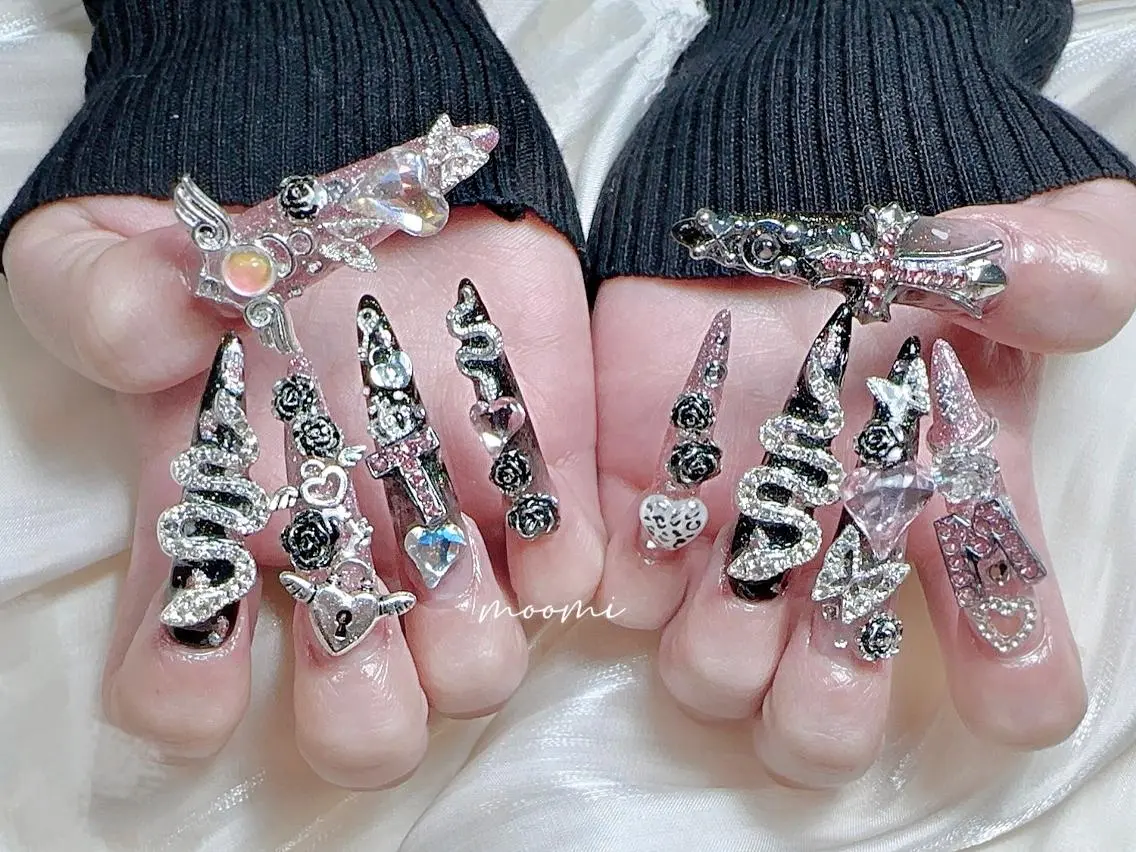 ネイル フレンチネイル ジェルネイル キラキラネイル 韓国ネイル マグネットネイル moomi nail スカルプ専門のネイルデザイン