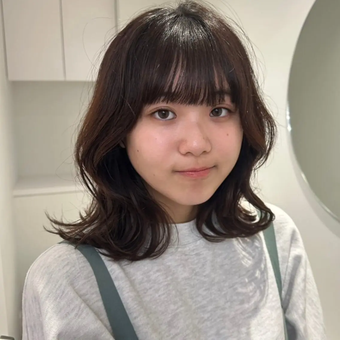 ミディアム カラー 🧸柔らかベージュ/ 顔周りレイヤー/ミクのヘアスタイル