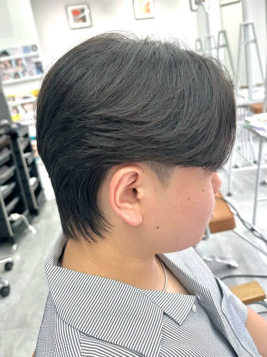 メンズ メンズブリーチ センターパート メンズパーマ 岐津公太 メンズ縮毛矯正のプロのヘアスタイル