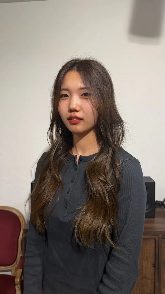ロング カラー グレージュ オリーブグレージュ オリーブグレー 韓国風ヘア ロング 木村 彩葉のヘアスタイル