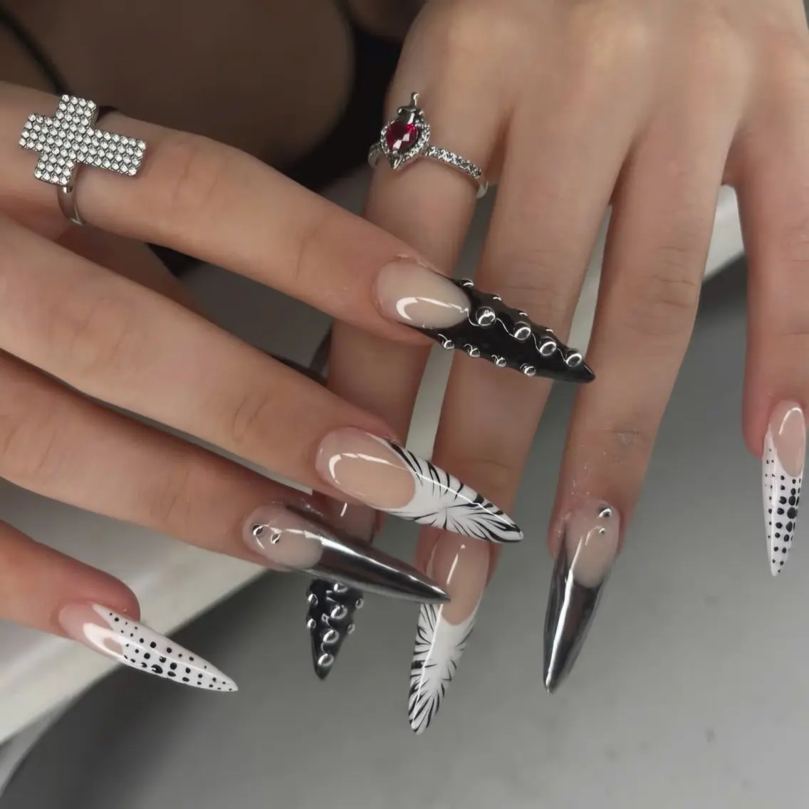 ネイル ドット フレンチネイル ジェルネイル 韓国ネイル ロングネイル ハンドネイル Blingg NailStudioのネイルデザイン
