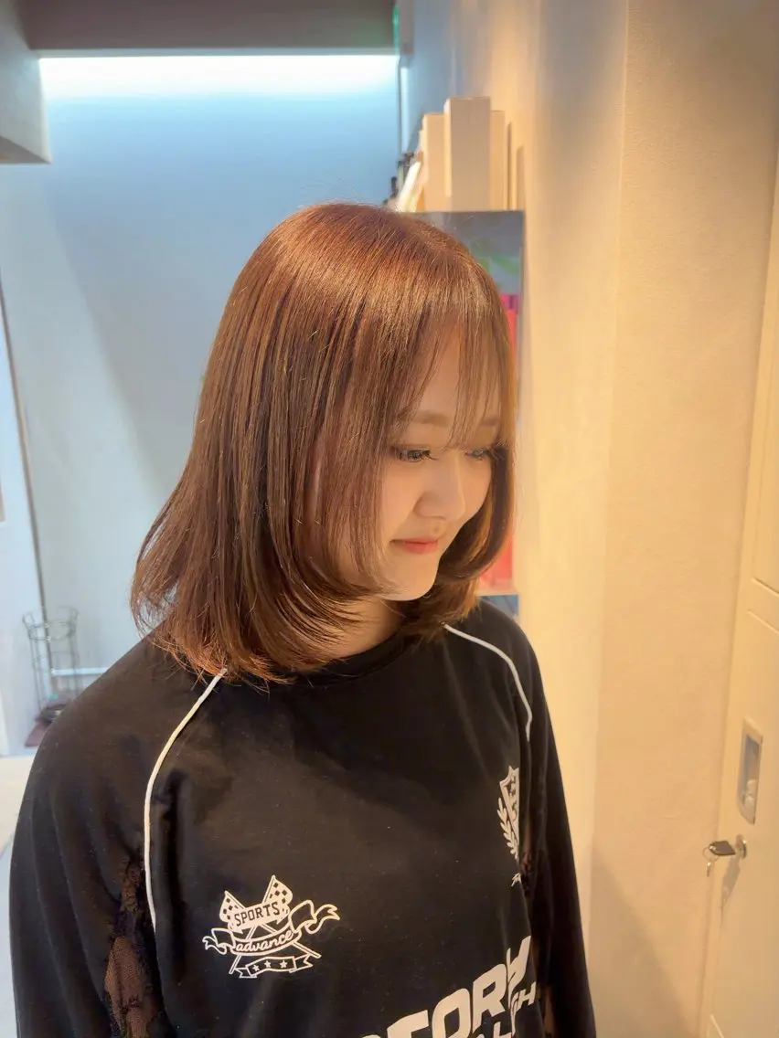 ミディアム カラー ベージュカラー 透明感カラー ヘーゼル レイヤーカット カット ヘアカラー 松井 千夏のヘアスタイル