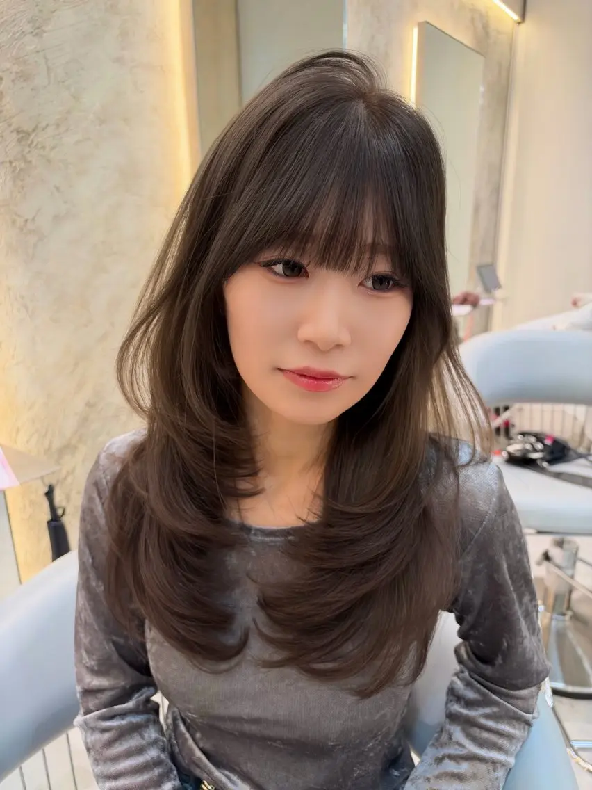 ミディアム 韓国風ヘア レイヤーカット 小顔カット カット ヘアカラー 韓国レイヤー × ハイトーン/コウスケのヘアスタイル