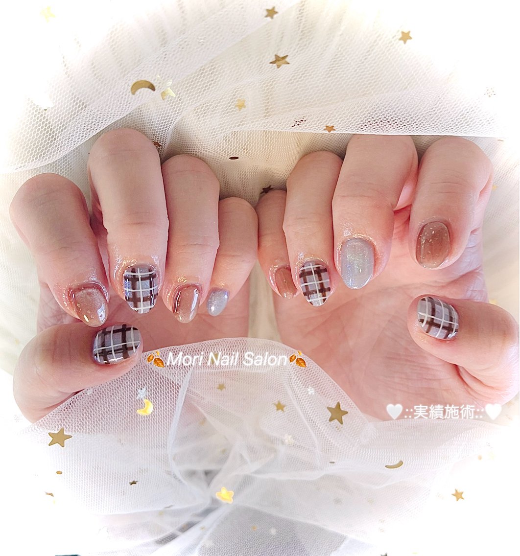 🍓プレミアムマグネット/ラメグラ🍓「2色可能」🌟「シンプルアート2本、ストンが付け2本」🎶「オフ込み」✨の写真