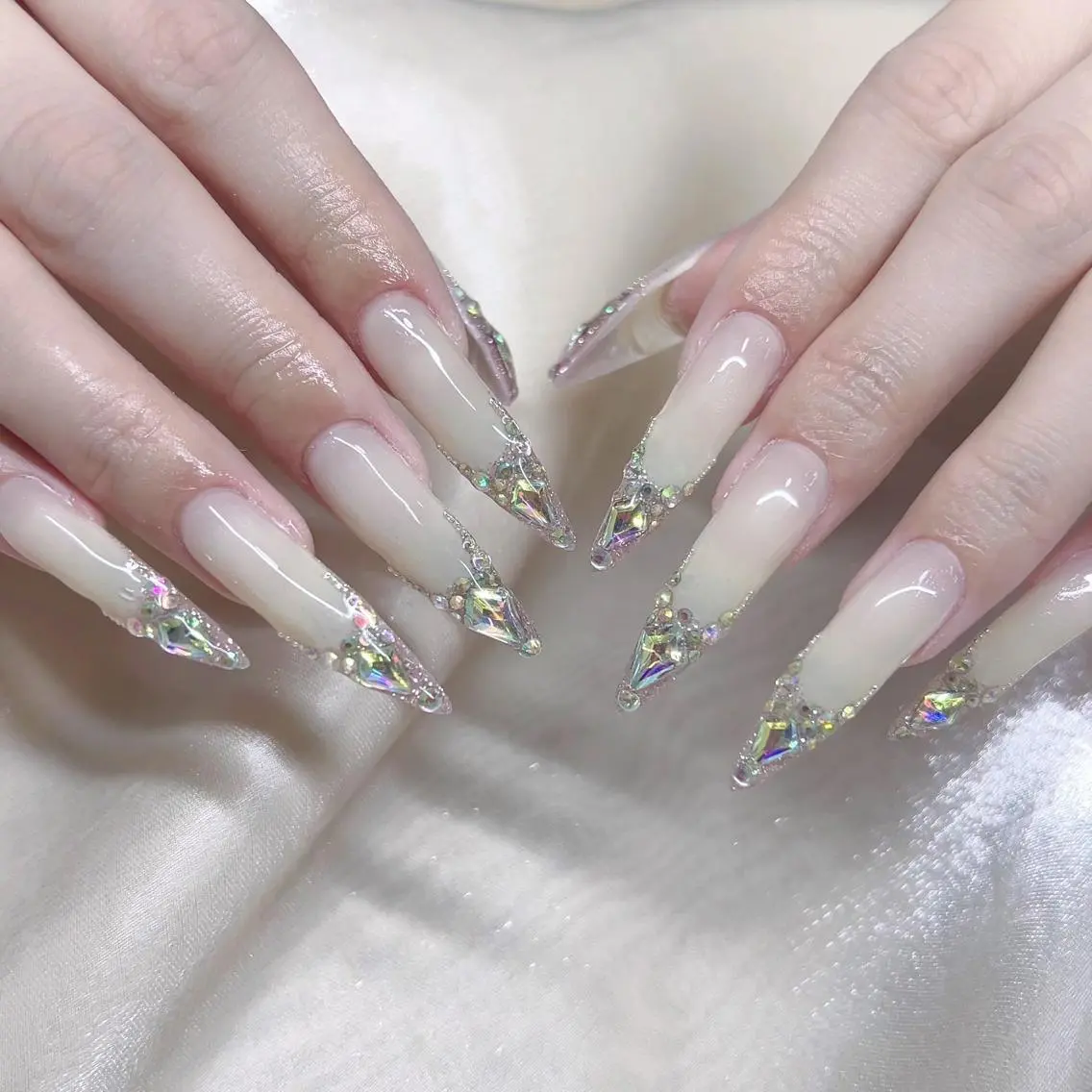 ネイル メンズ メンズ韓国風 アートネイル オーロラネイル ガーリー キラキラネイル ハンドネイル NAILサロン 木にいるのネイルデザイン