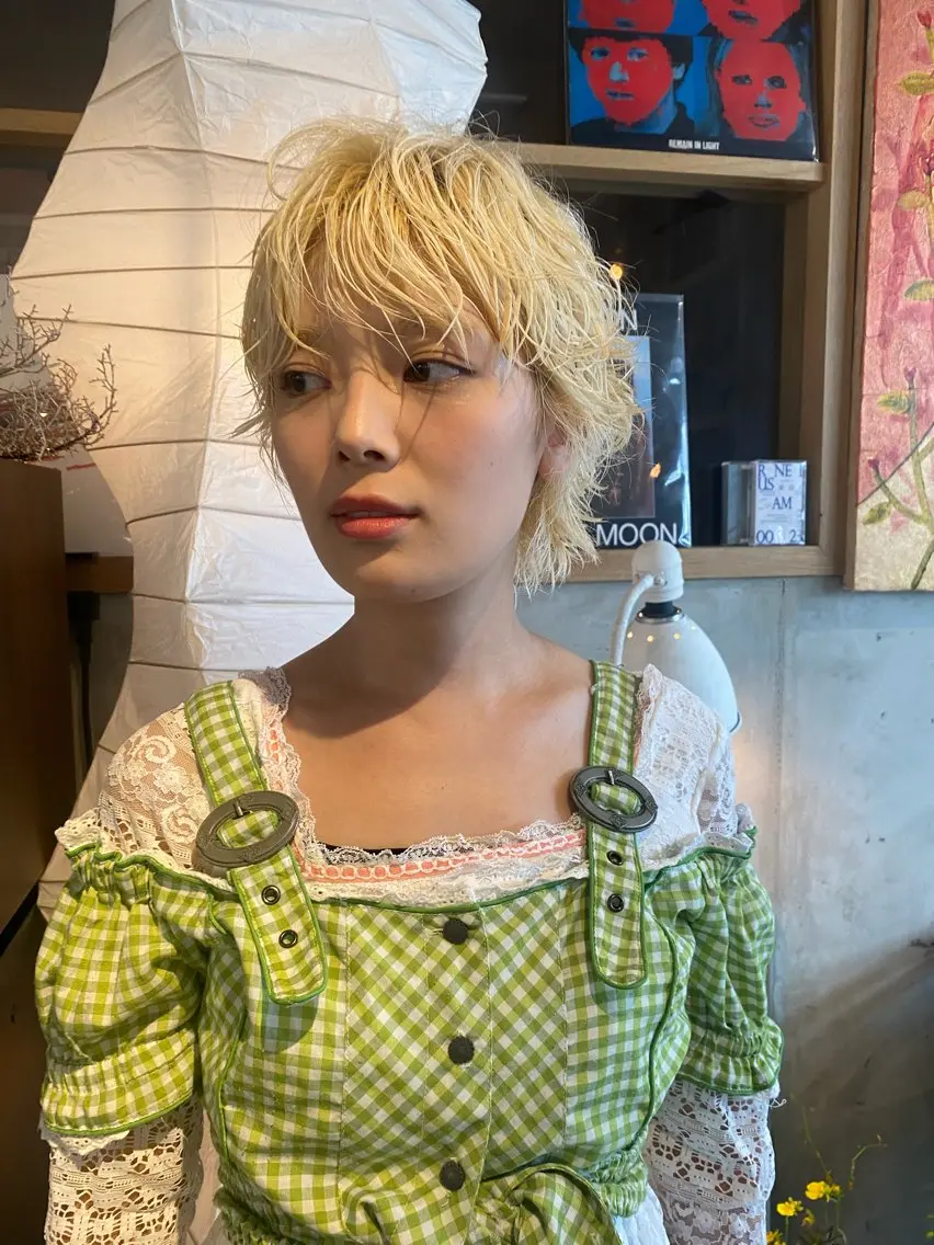 ショート カラー パーマ ブロンド くせ毛 ショートヘア ウルフカット 高円寺/loca/ 田中南帆のヘアスタイル