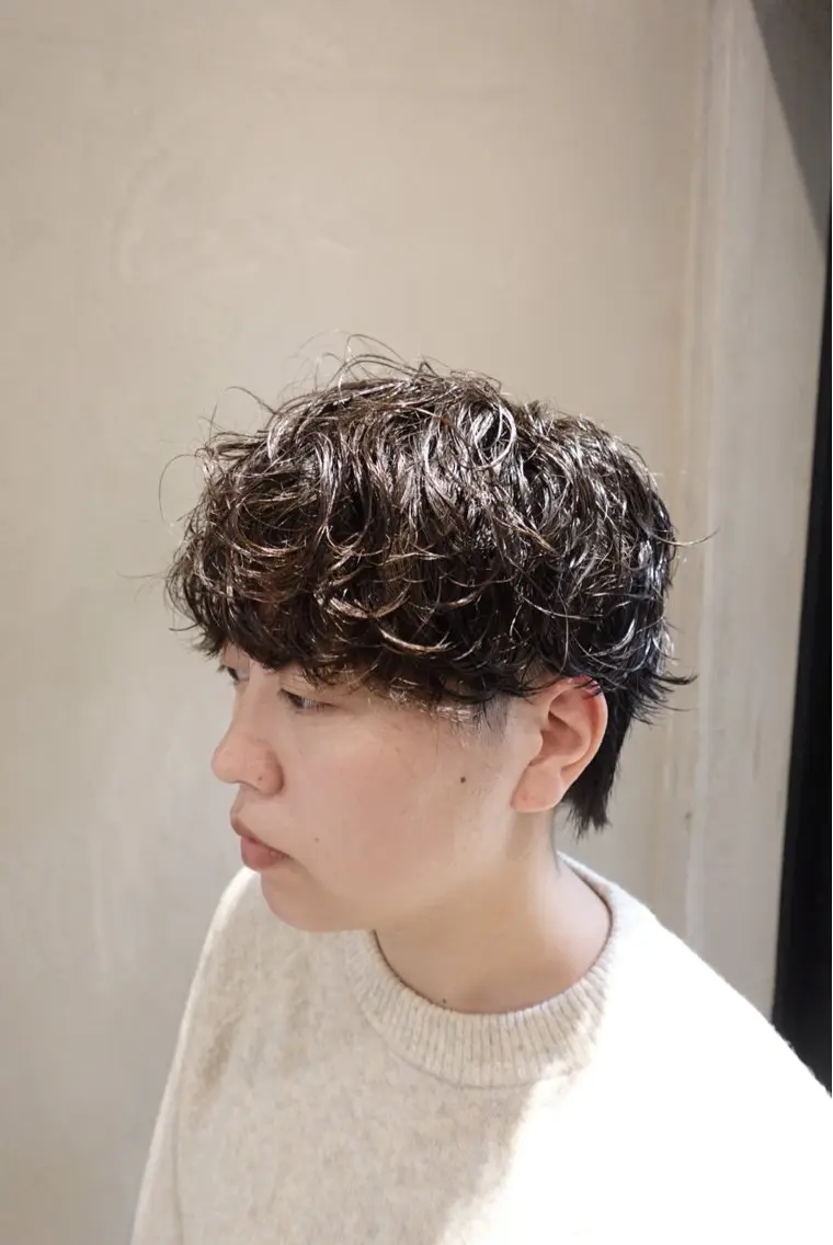 パーマ メンズ メンズパーマ スペインカール ニュアンスパーマ カット パーマ シャドウ/フェザー/ パーマ/新宿/和真のヘアスタイル