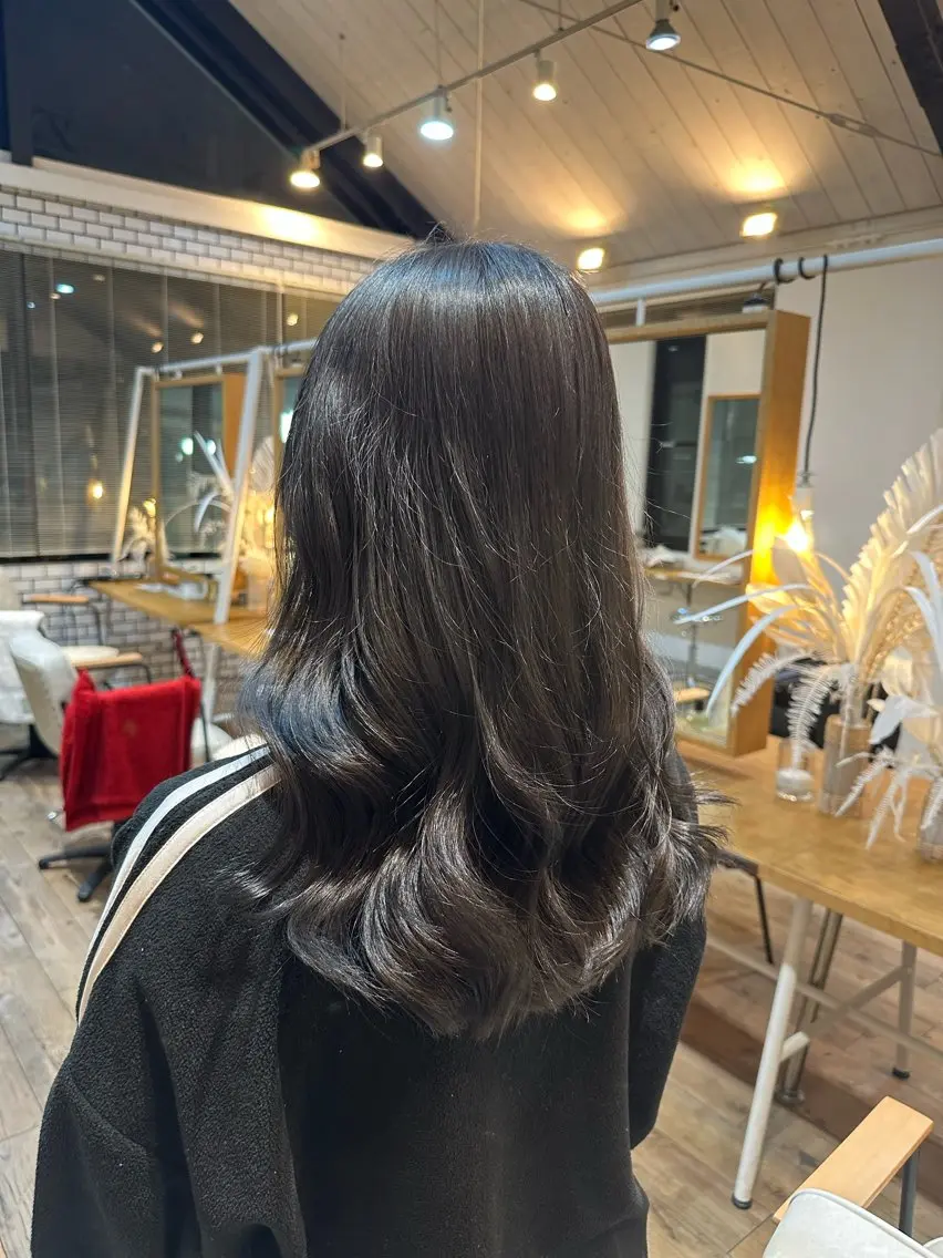 セミロング カラー reefur マリナのヘアスタイル