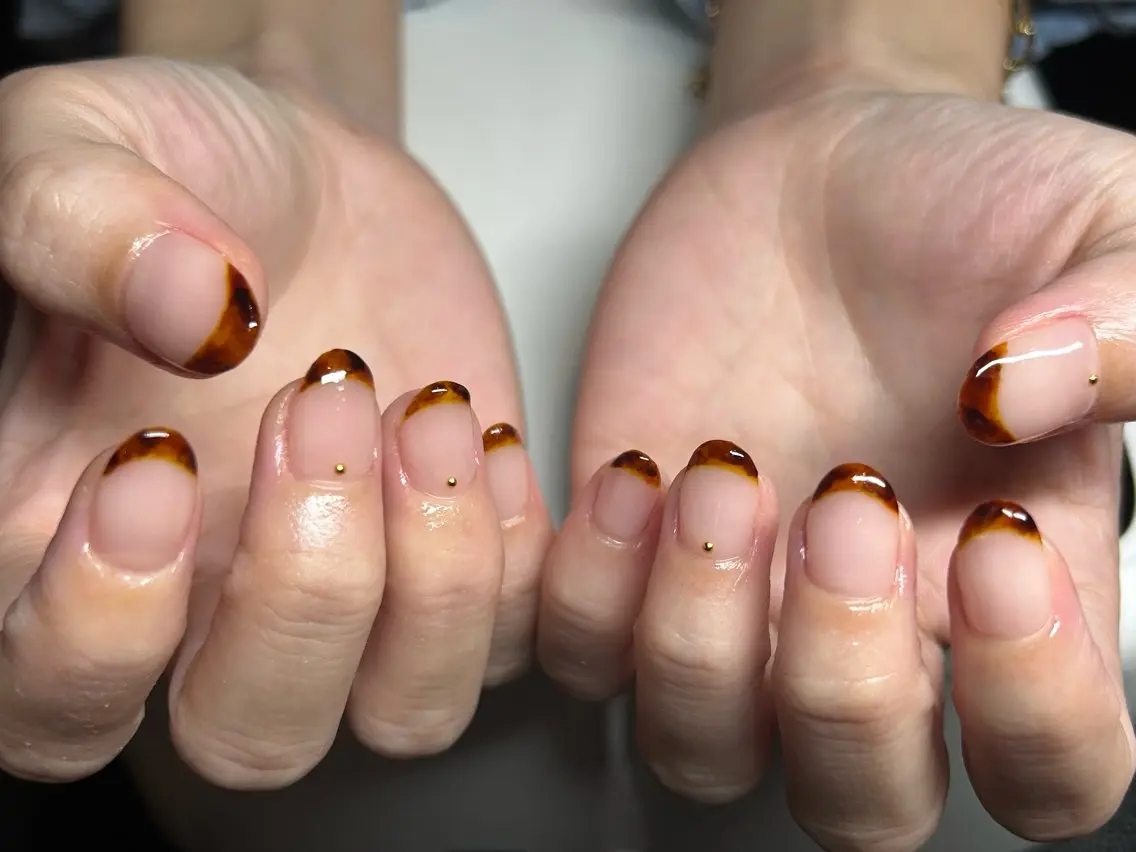 ネイル べっ甲ネイル フレンチネイル AMUCI NAIL Shihomiのネイルデザイン