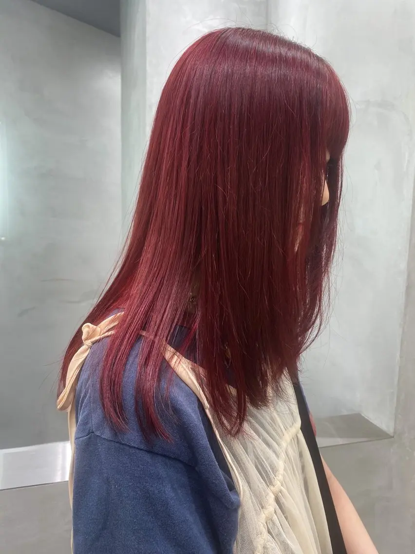 カラー ブリーチ ボルドーカラー 中村 彩夏のヘアスタイル