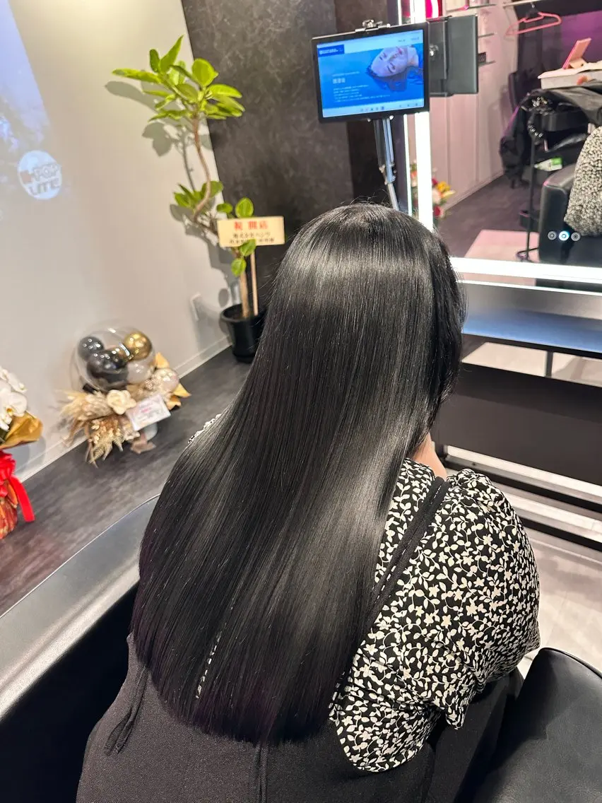 ロング TAKAMI 髪と爪を同時に施術のネイルデザイン