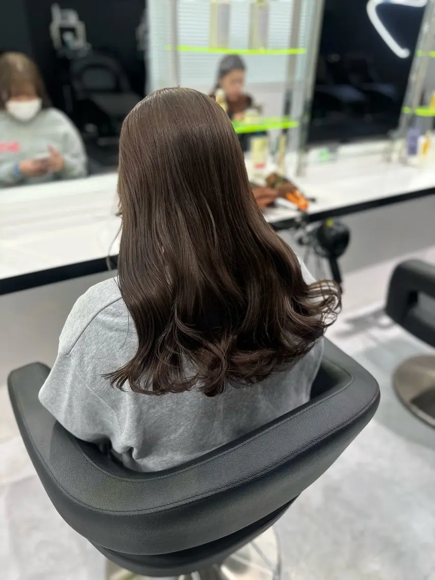 セミロング カラー カット ヘアカラー ヘッドスパ 🫧ハイトーン🫧 ベージュ🫧徹哉のヘアスタイル