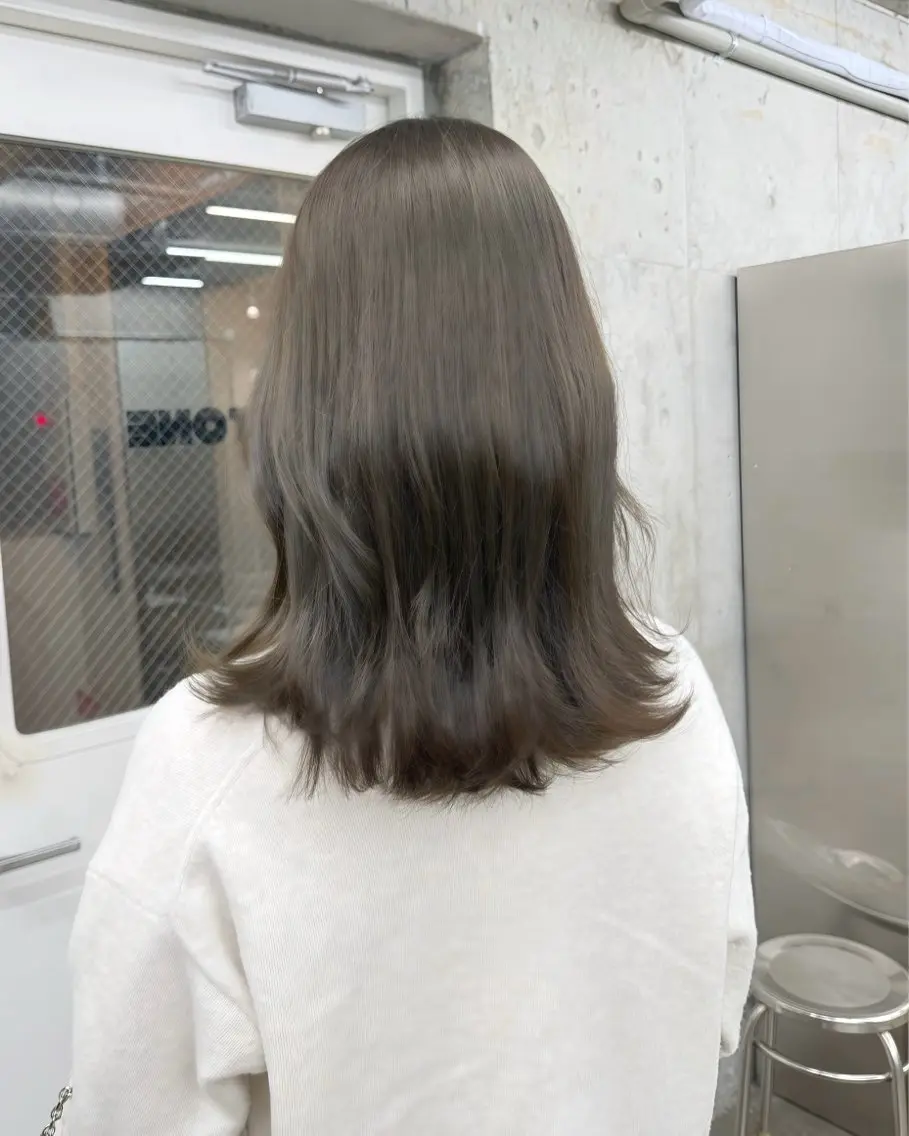 ミディアム カラー グレージュ オリーブグレージュ オリーブグレー カット ヘアカラー トリートメント 高橋大樹/グレー ジュ/ブリーチなしのヘアスタイル