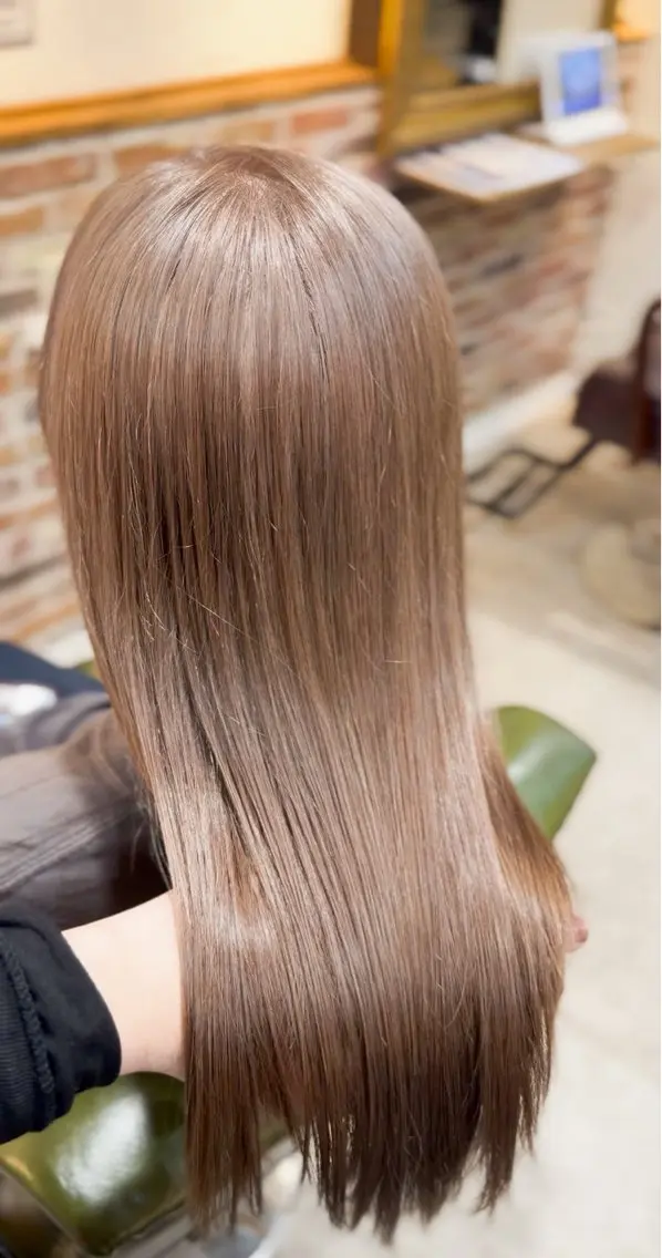ロング カット ヘアカラー トリートメント 飯星慧斗 /ブリーチ、縮毛矯正のヘアスタイル