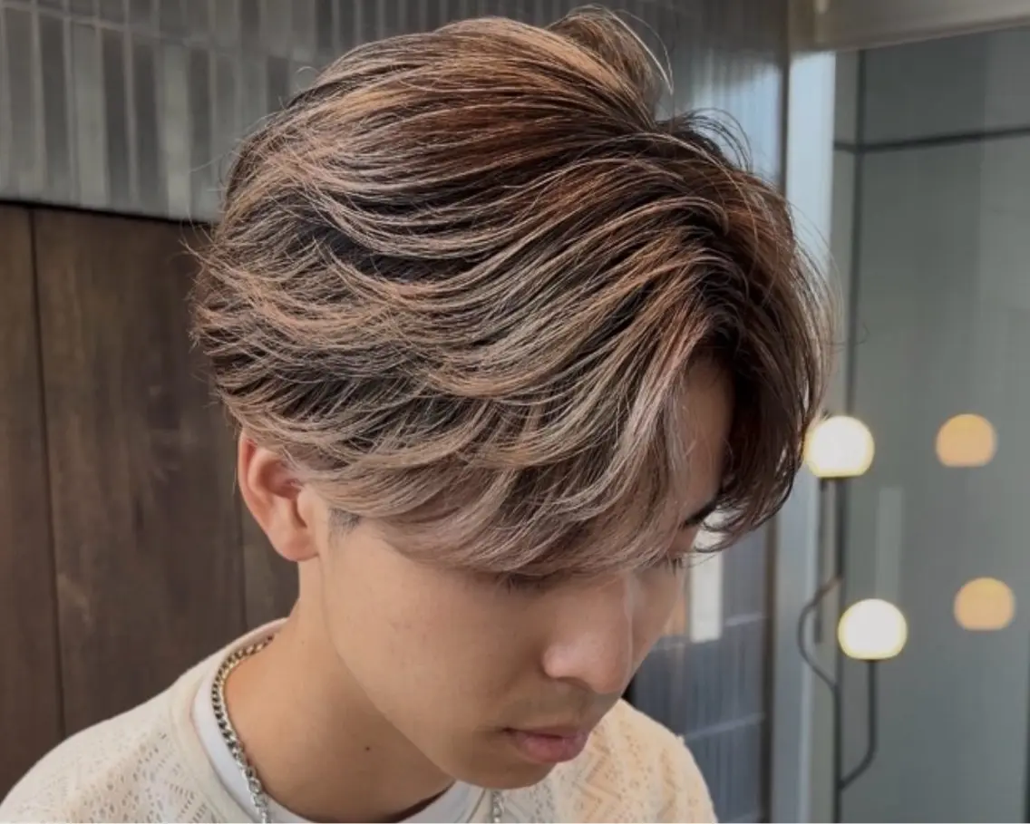 カラー メンズ メンズハイトーン ベージュカラー ブロンド ブロンドベージュ ハイトーンカラー カット ヘアカラー メンズバレイヤージュ /海外カラー/中川稜のヘアスタイル