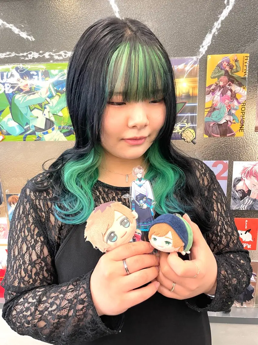 セミロング カラー インナーカラー 推し ブリーチ 髪質改善のヘアスタイル